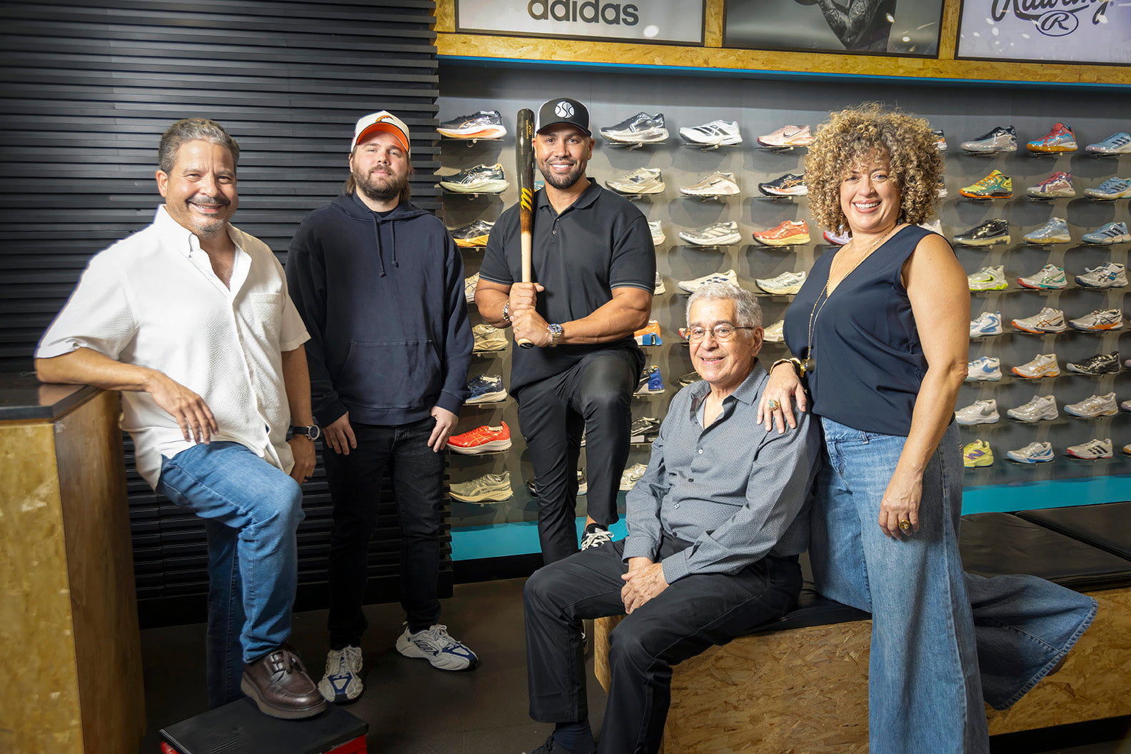 Image of Unión de los grandes: Carlos Beltran y Noah Assad se unen al equipo de Deportes Salvador Colom