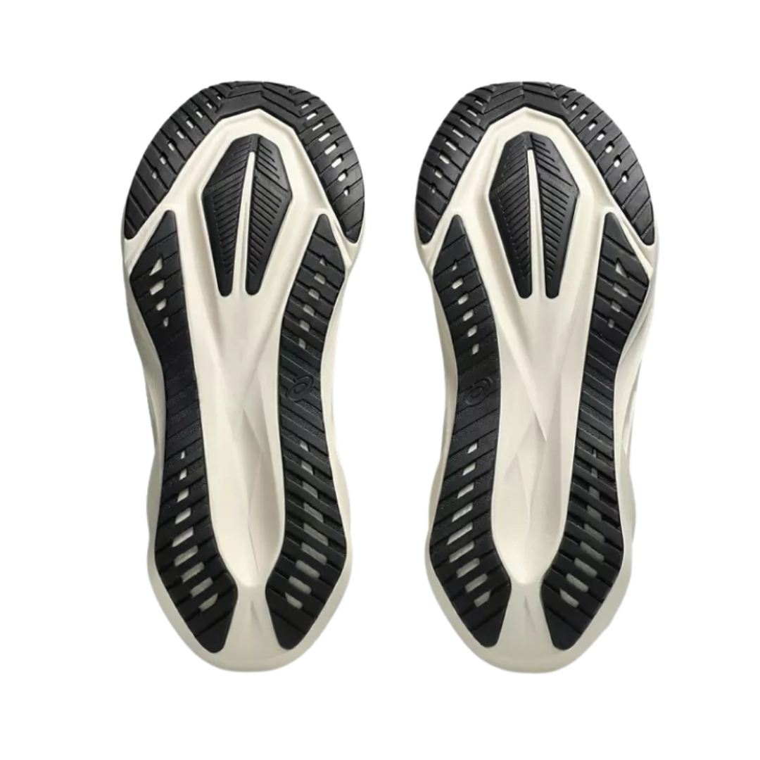 Image of Asics Novablast 5 Men (Oatmeal/Black) - Deportes Salvador Colom